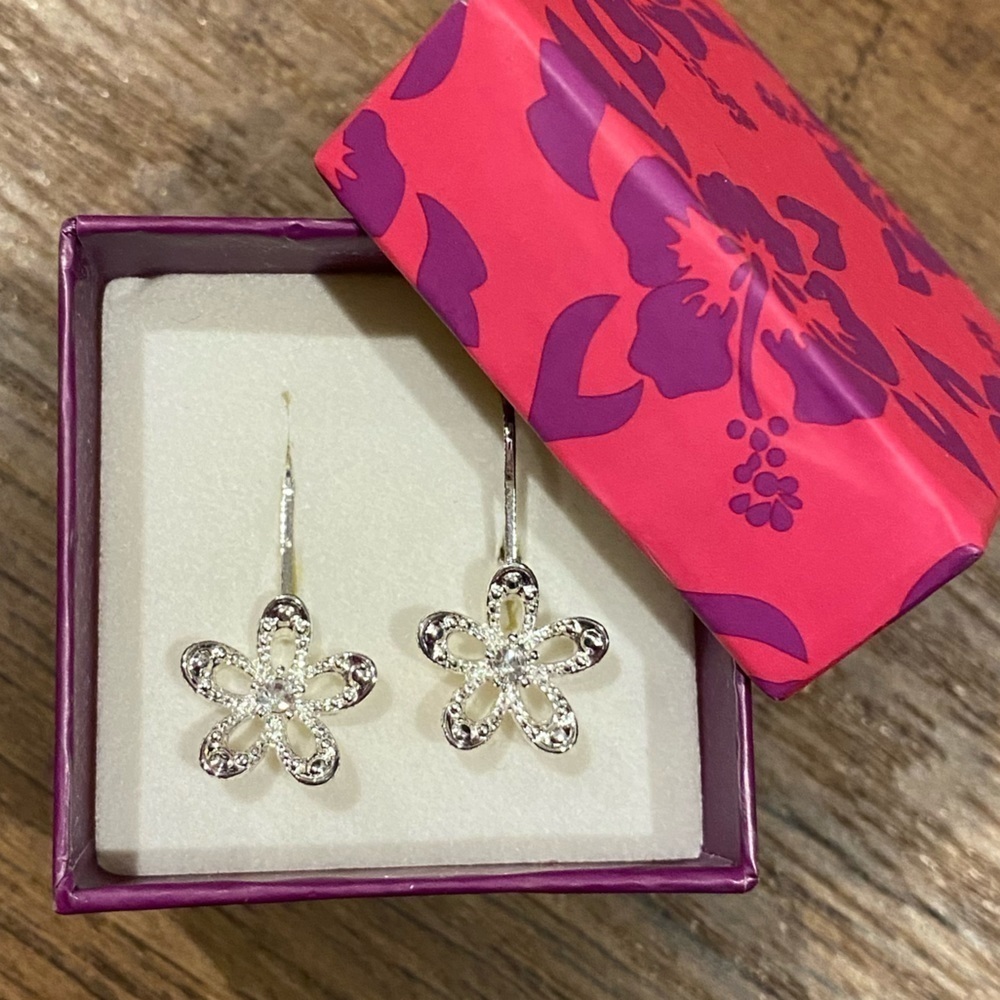 New Avon Sparkling Flower Drop Earrings Gift Set Silver Tone